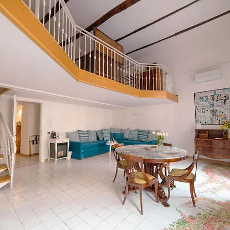 迪莫德路卡旅馆 3*