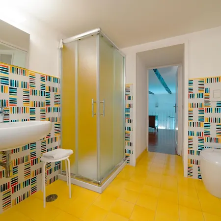 迪莫德路卡旅馆